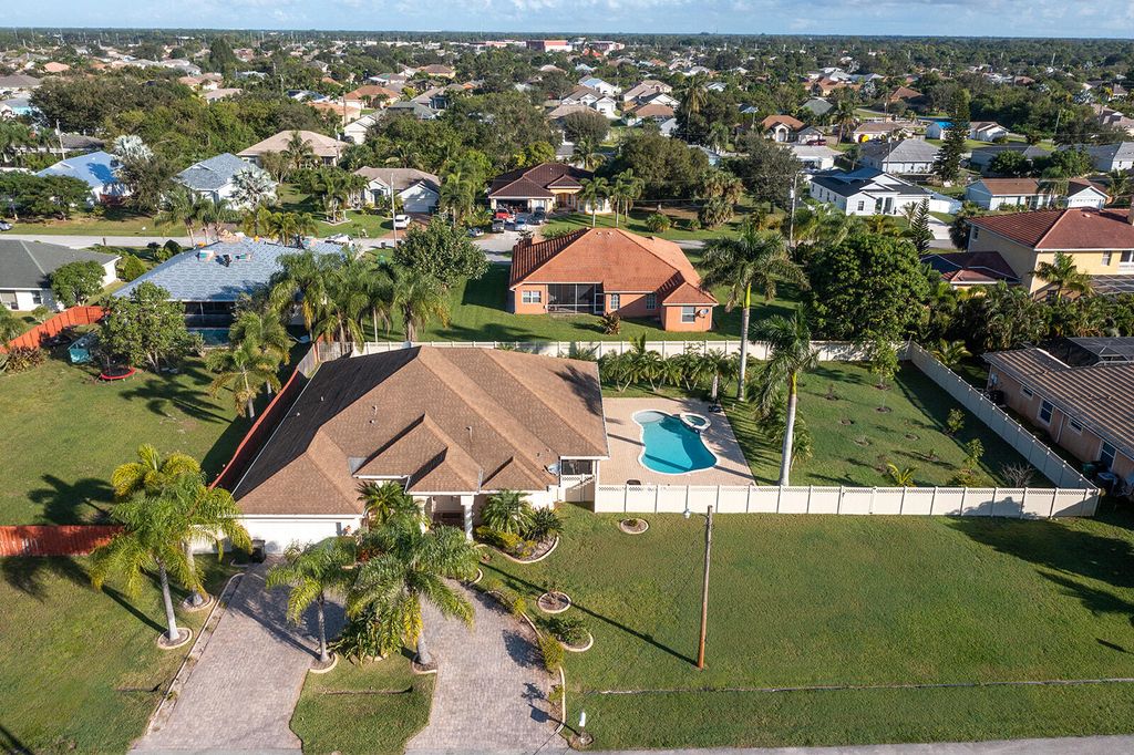 Photo of 529 SW Mccomb Avenue, Port St Lucie, FL 34953 (MLS # R10845094)