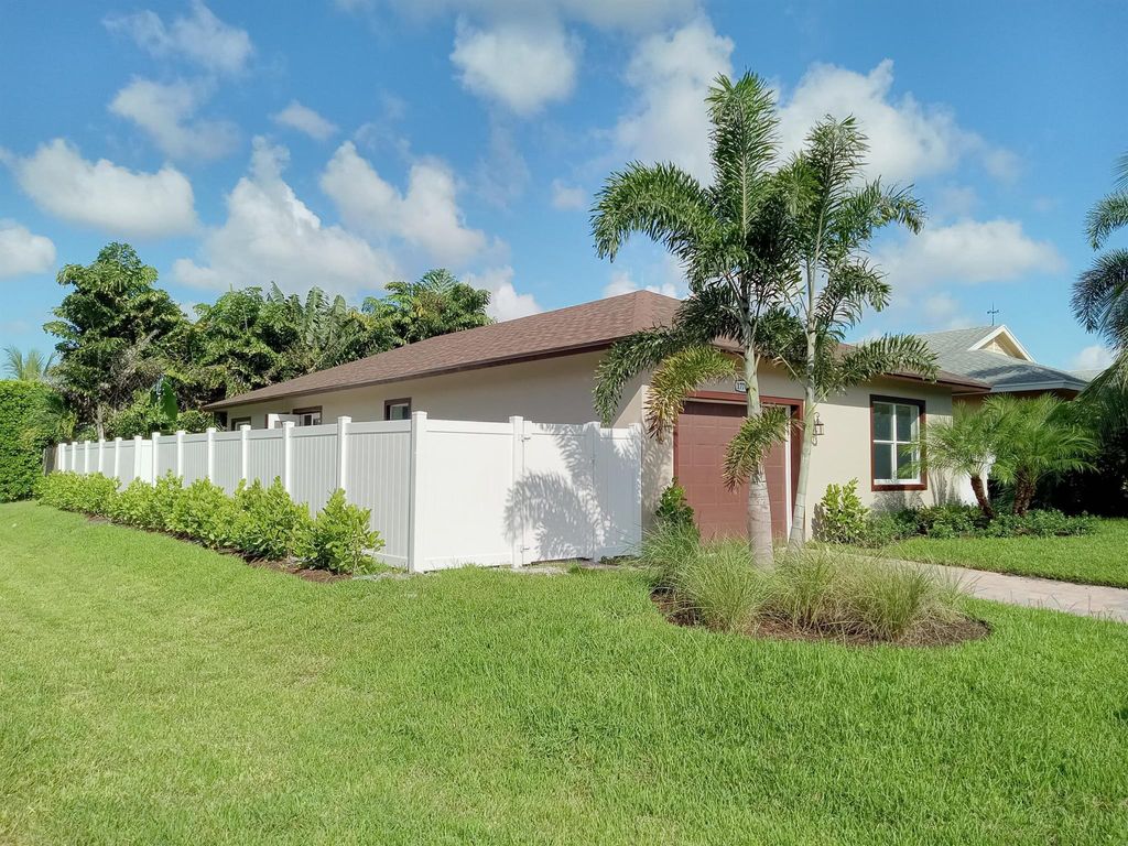 Photo of 17701 Evangeline Avenue, Jupiter, FL 33458 (MLS # R10944938)