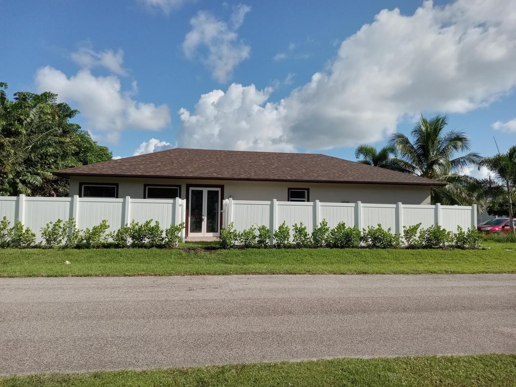 Photo of 17701 Evangeline Avenue, Jupiter, FL 33458 (MLS # R10944938)