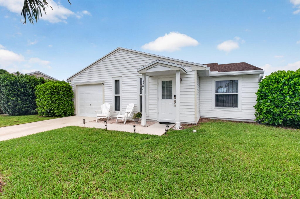 Photo of 5504 COURTNEY Circle, Boynton Beach, FL 33472 (MLS # B26080314)