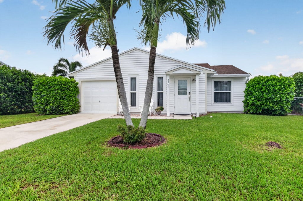 Photo of 5504 COURTNEY Circle, Boynton Beach, FL 33472 (MLS # B26080314)