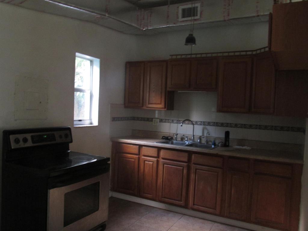 4/1 sfh with nice yard and fruit trees.move in ready now. No HOA approval needed. For the right tenant we will considerate cover the ac vent and do the painting.