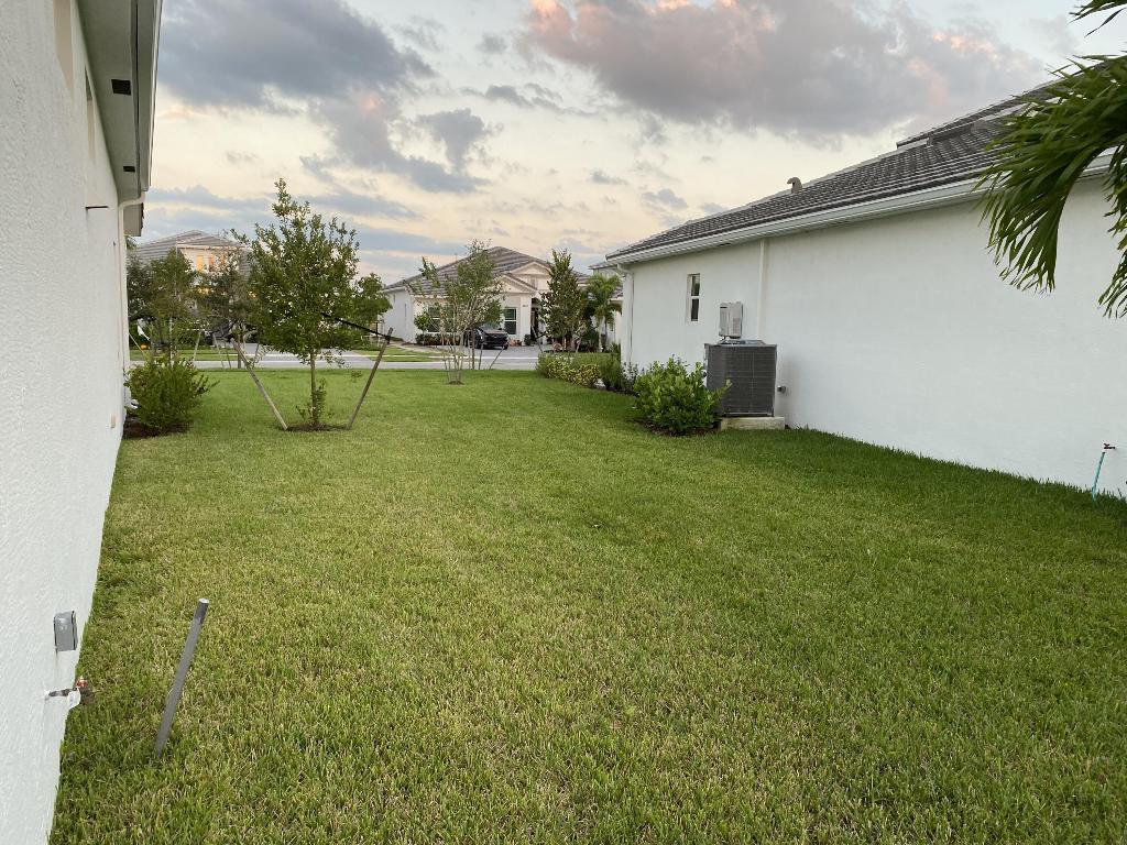 ESTATES OF WESTLAKE - Residential Lease