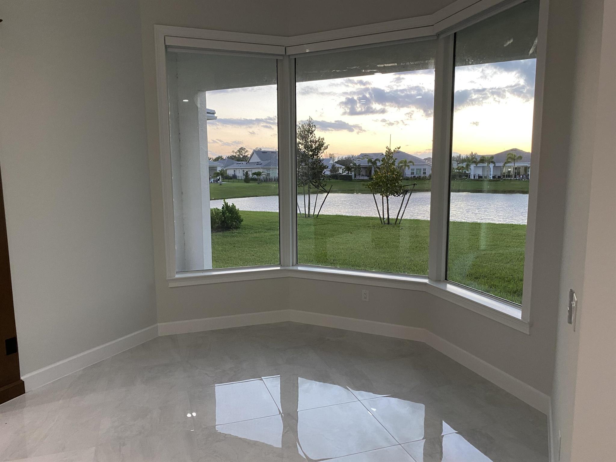 ESTATES OF WESTLAKE - Residential Lease