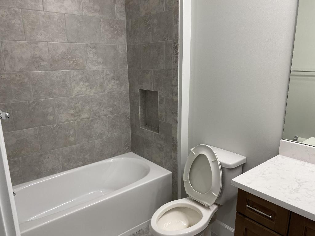 ESTATES OF WESTLAKE - Residential Lease