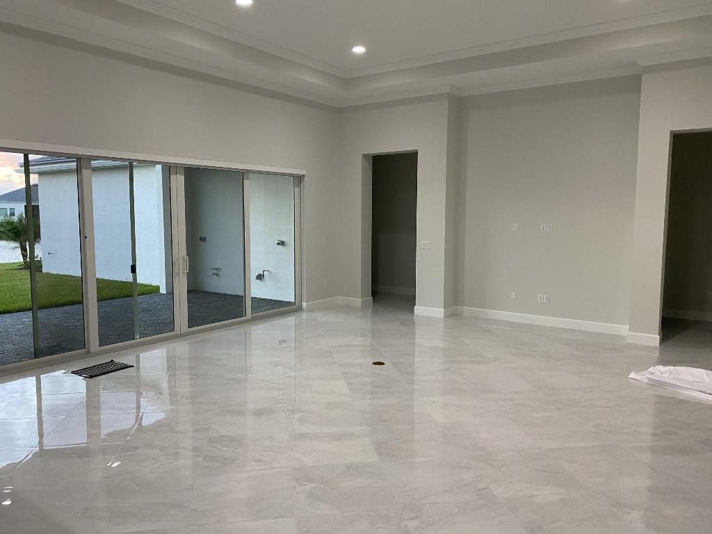 ESTATES OF WESTLAKE - Residential Lease