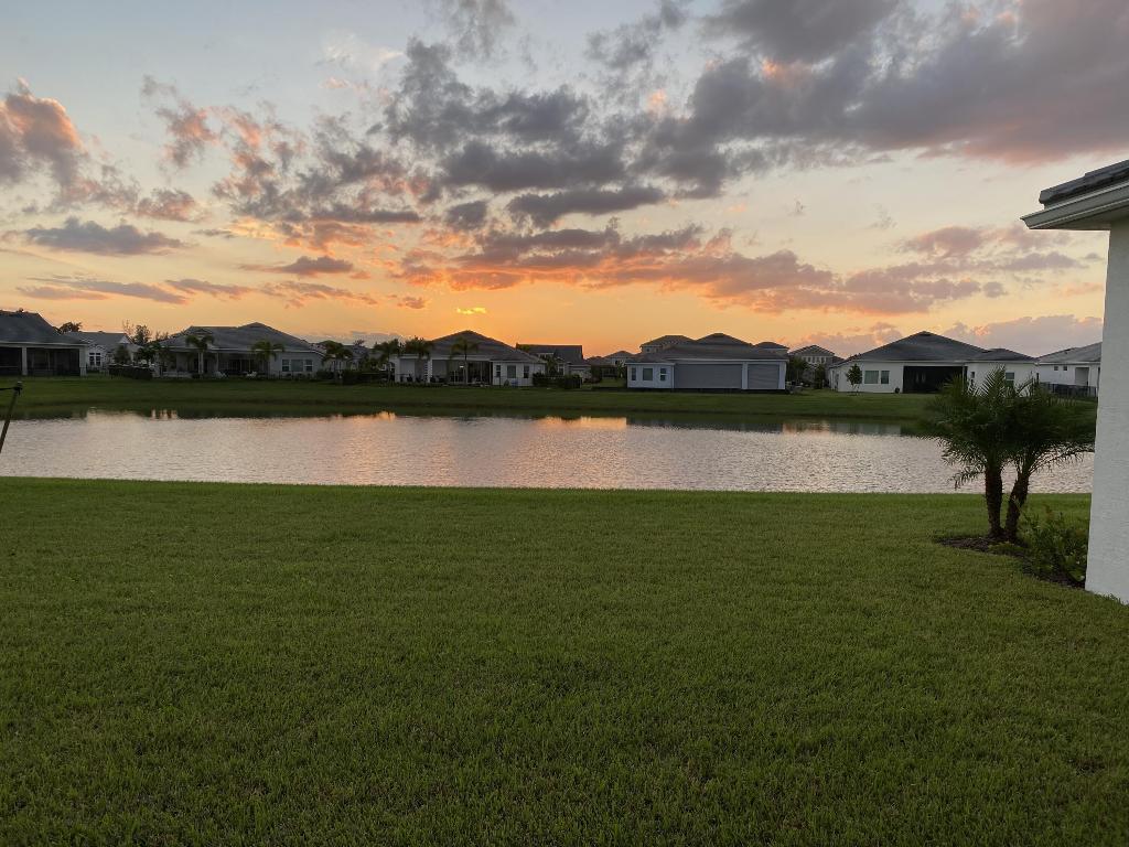 ESTATES OF WESTLAKE - Residential Lease