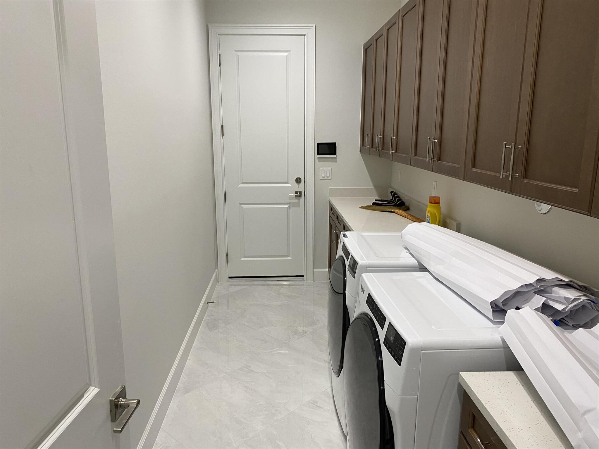 ESTATES OF WESTLAKE - Residential Lease