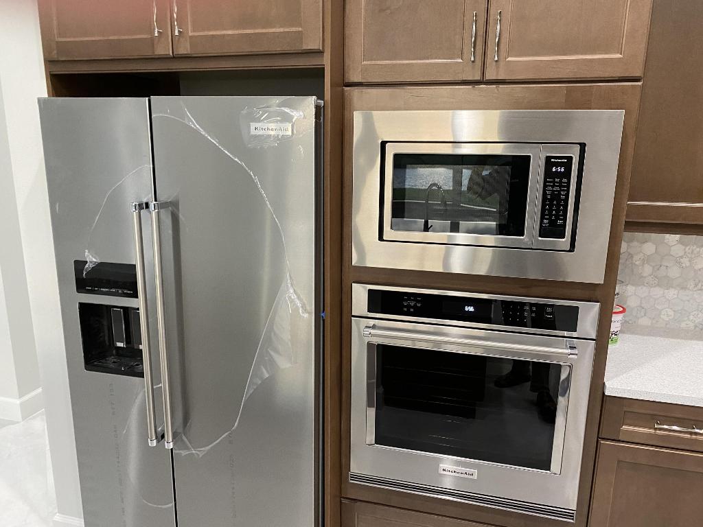 ESTATES OF WESTLAKE - Residential Lease