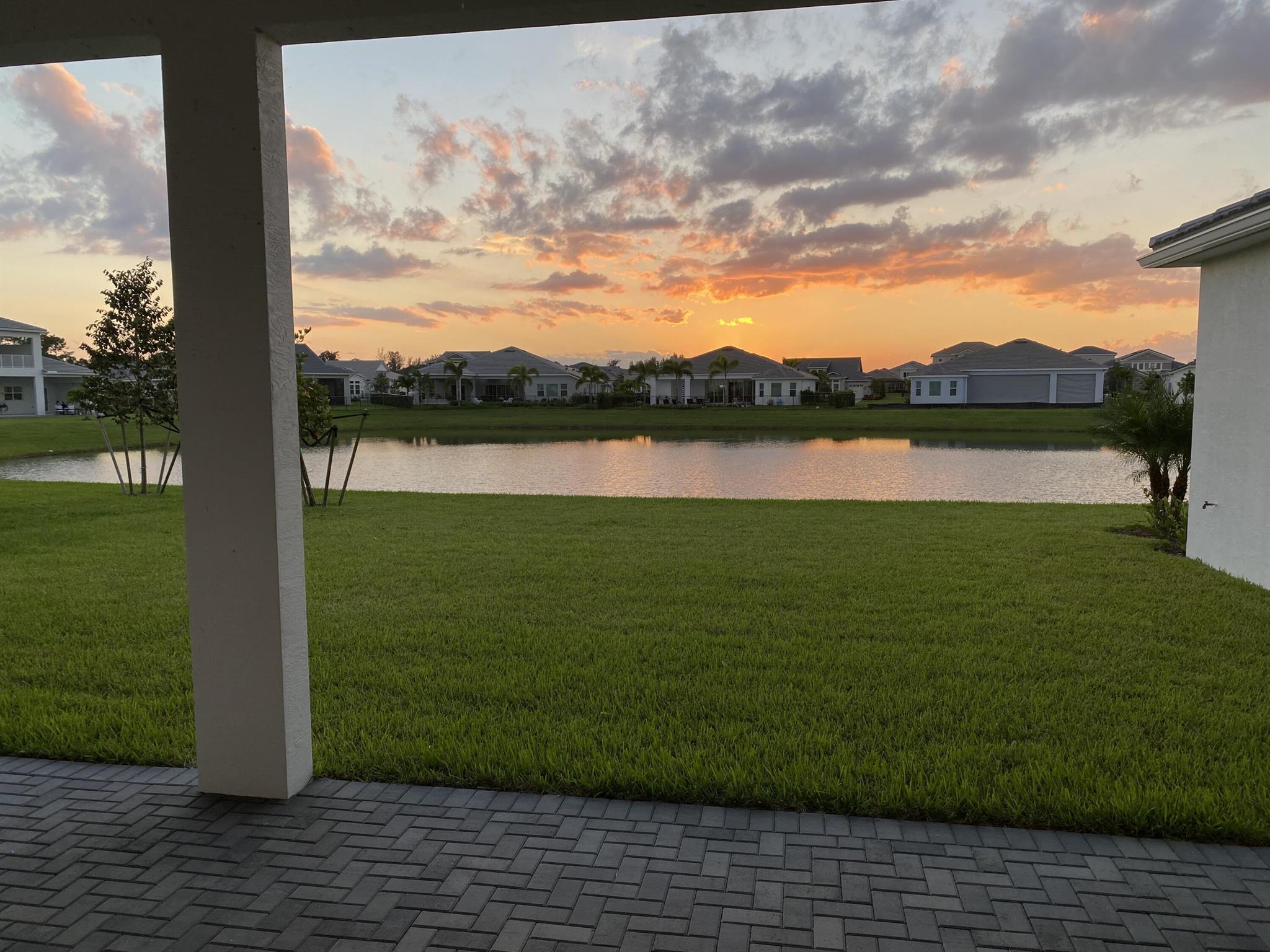 ESTATES OF WESTLAKE - Residential Lease