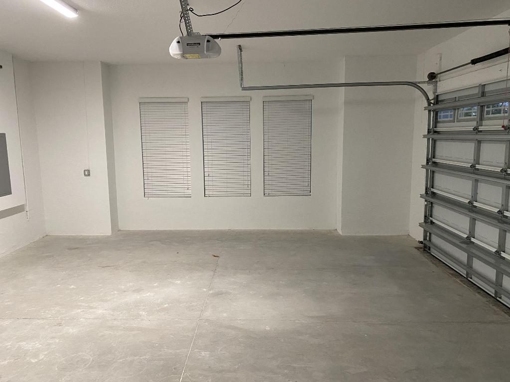 ESTATES OF WESTLAKE - Residential Lease