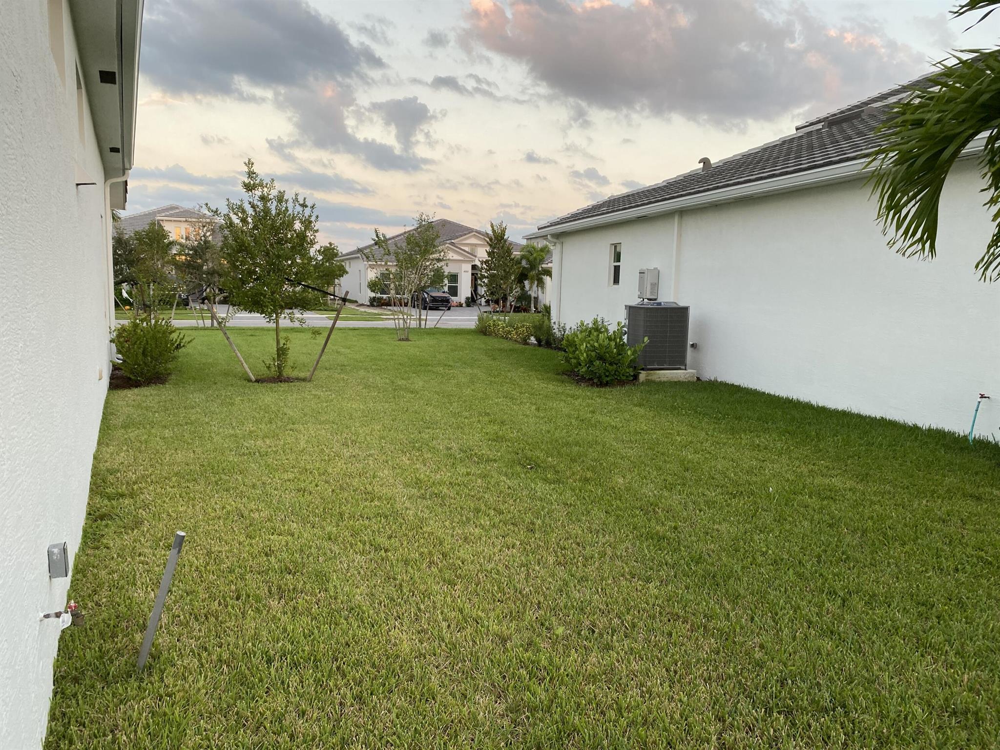 ESTATES OF WESTLAKE - Residential Lease