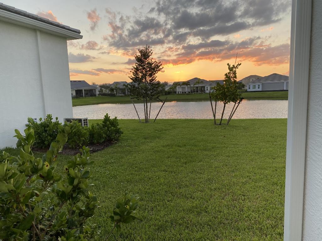 ESTATES OF WESTLAKE - Residential Lease