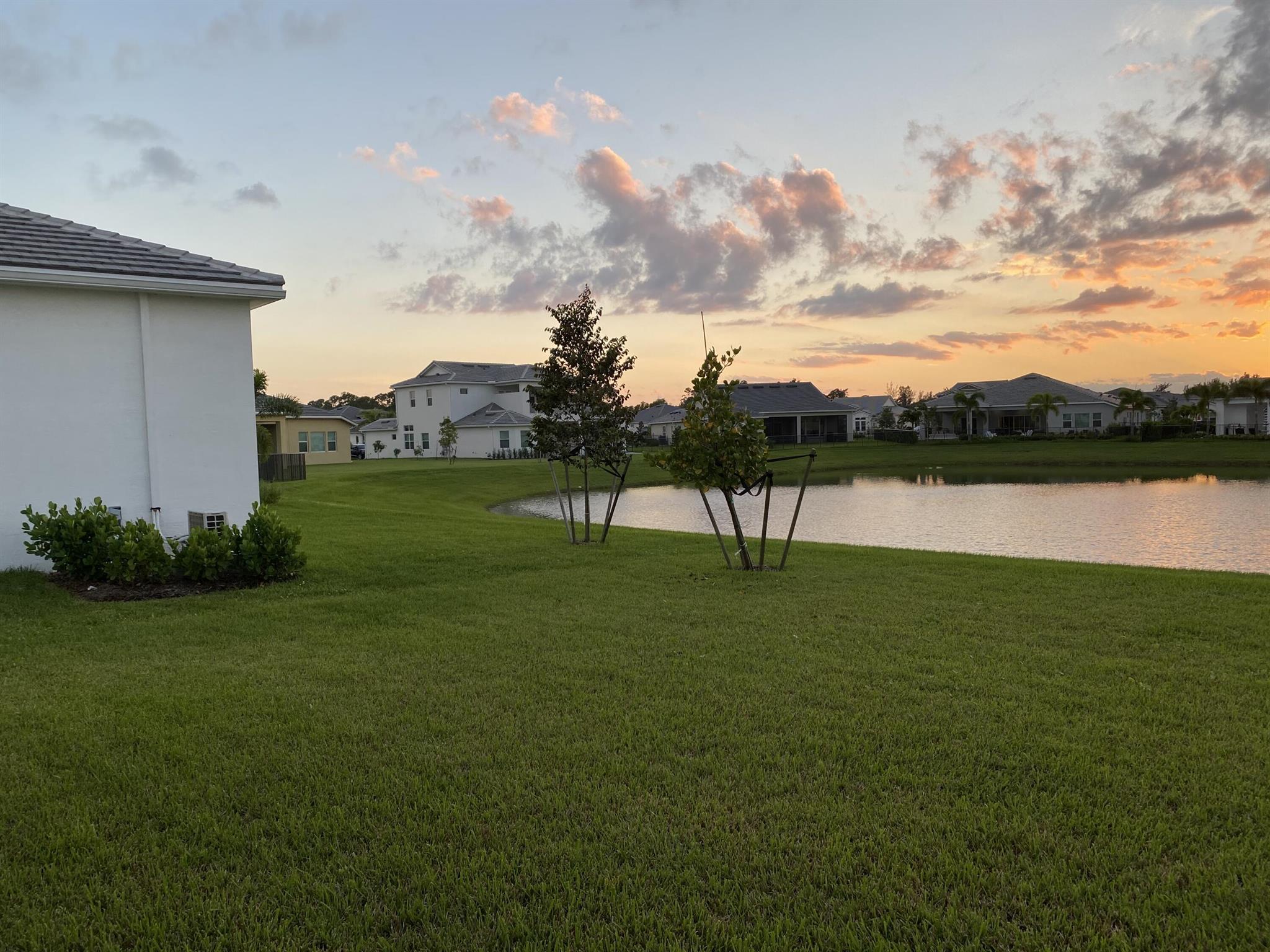 ESTATES OF WESTLAKE - Residential Lease