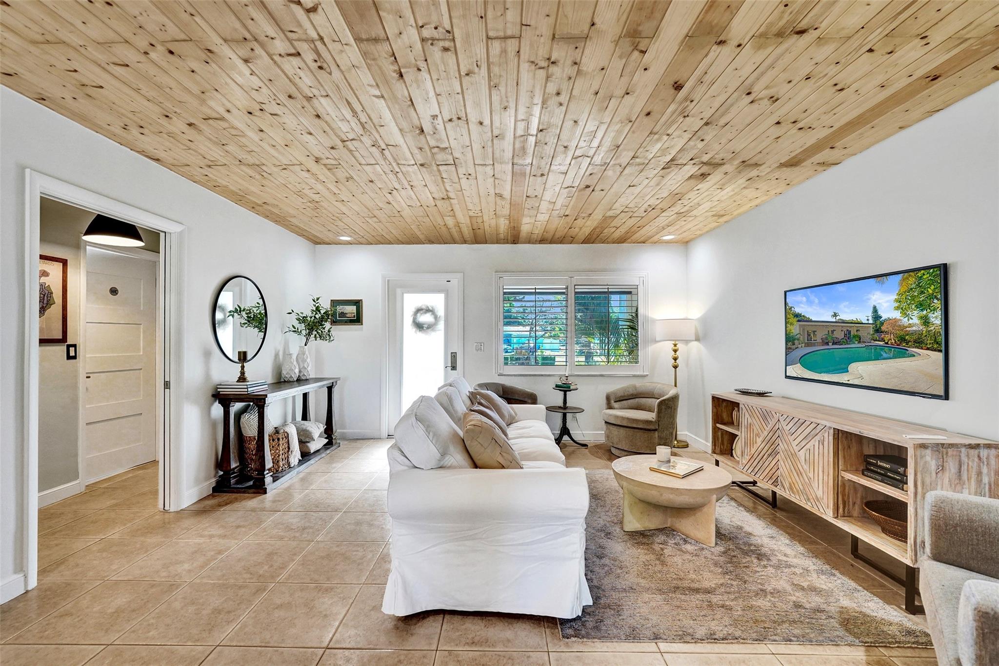 Hollywood Hills 6-22 B - Residential