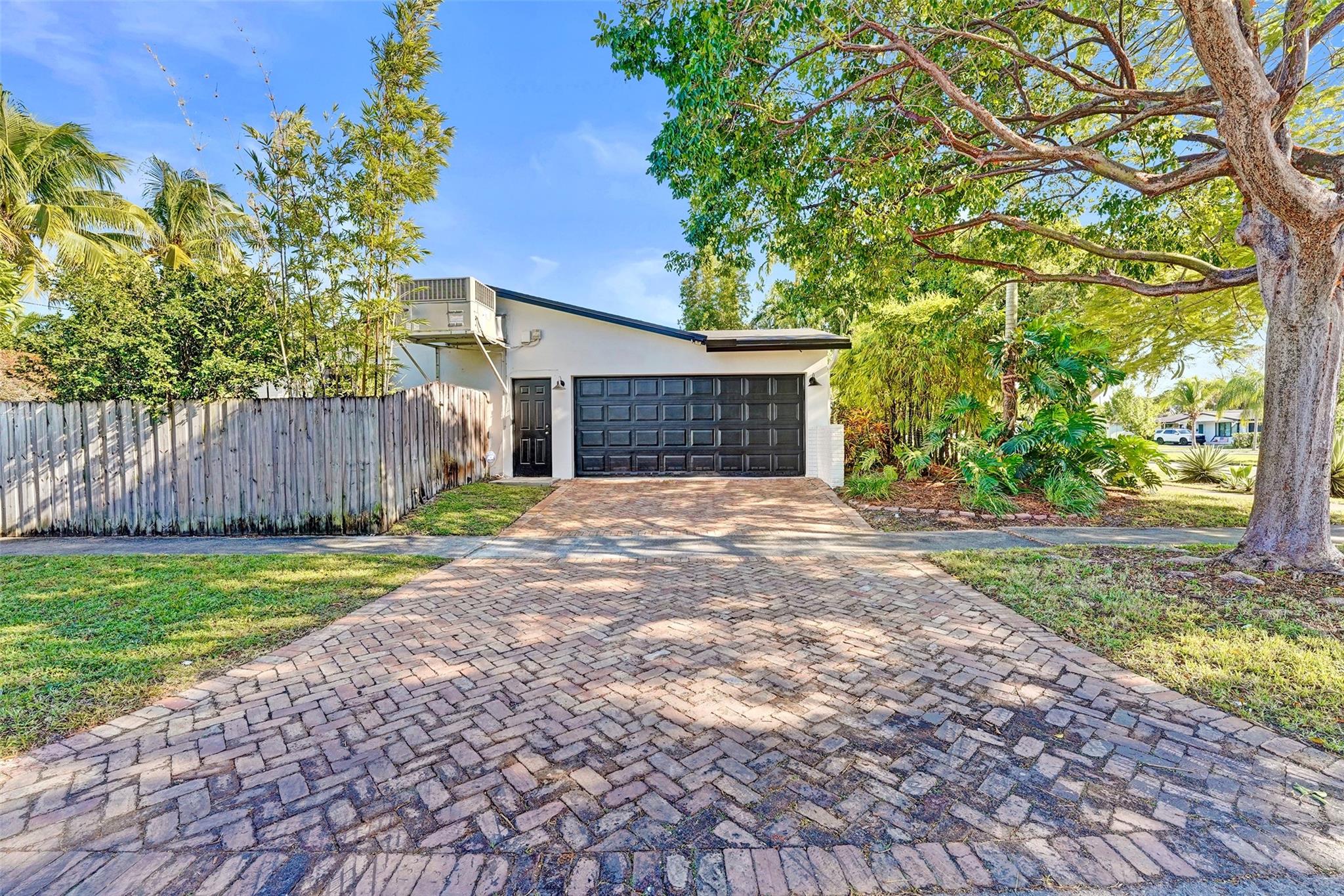 Hollywood Hills 6-22 B - Residential