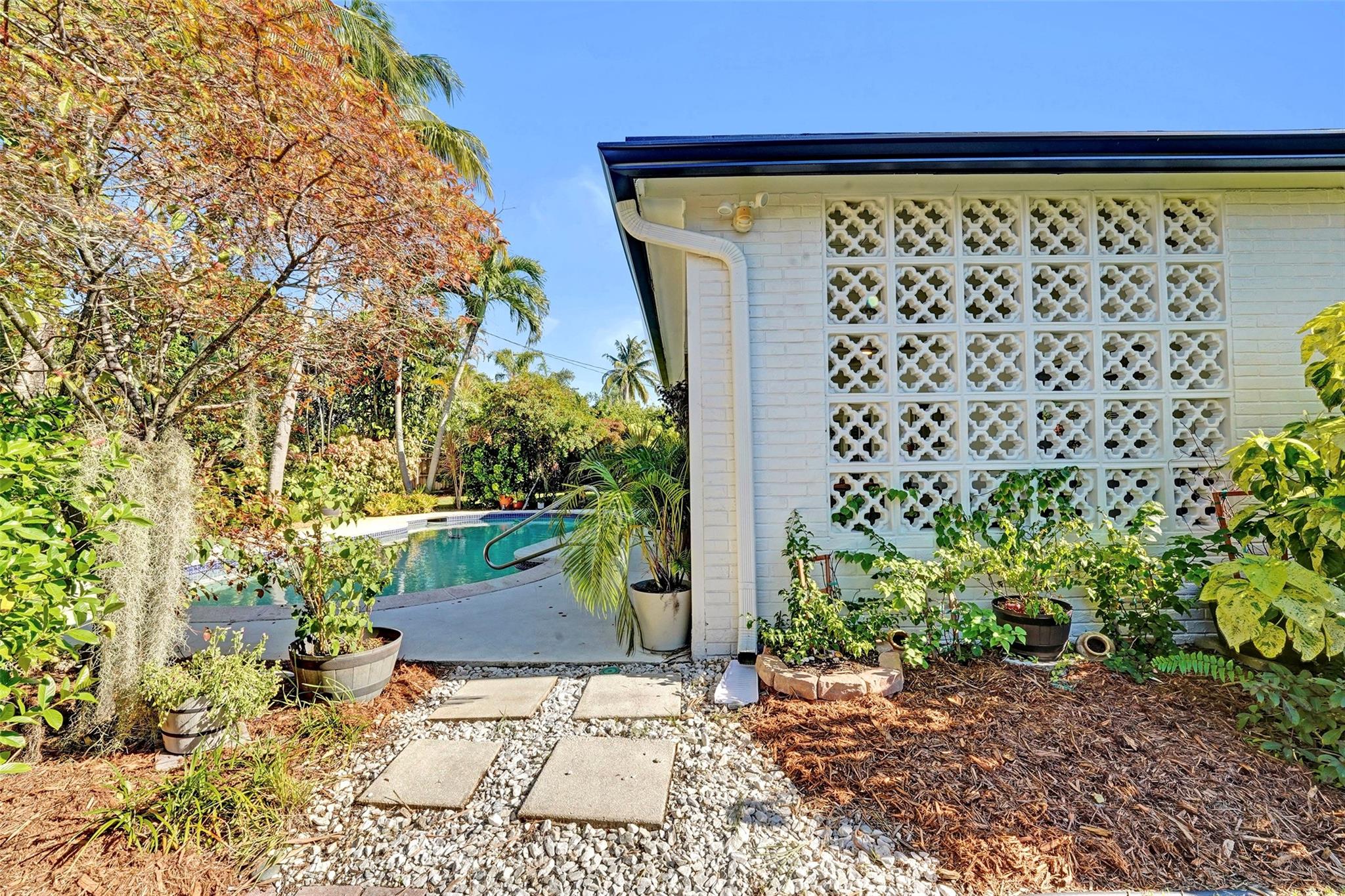 Hollywood Hills 6-22 B - Residential