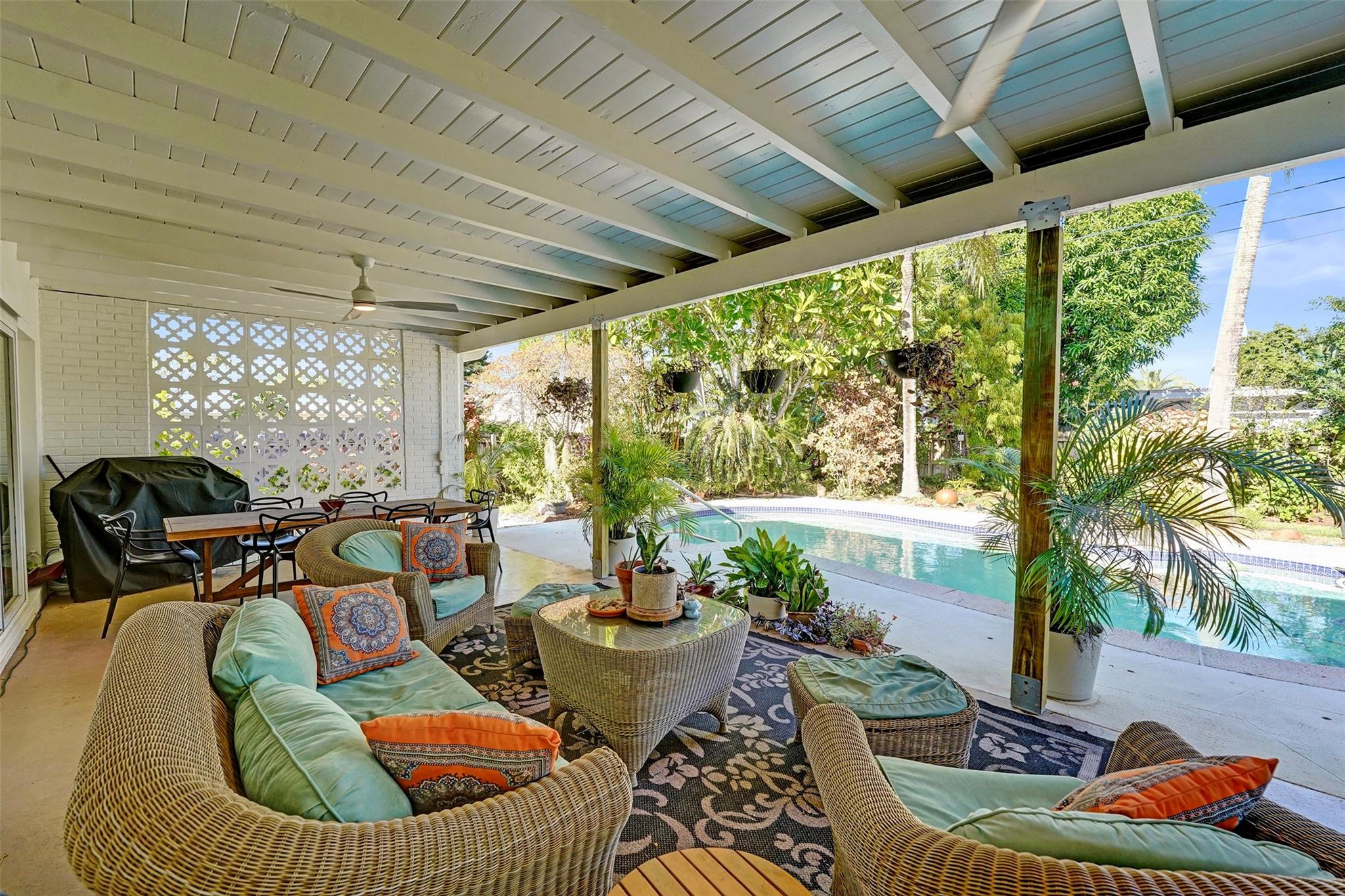 Hollywood Hills 6-22 B - Residential