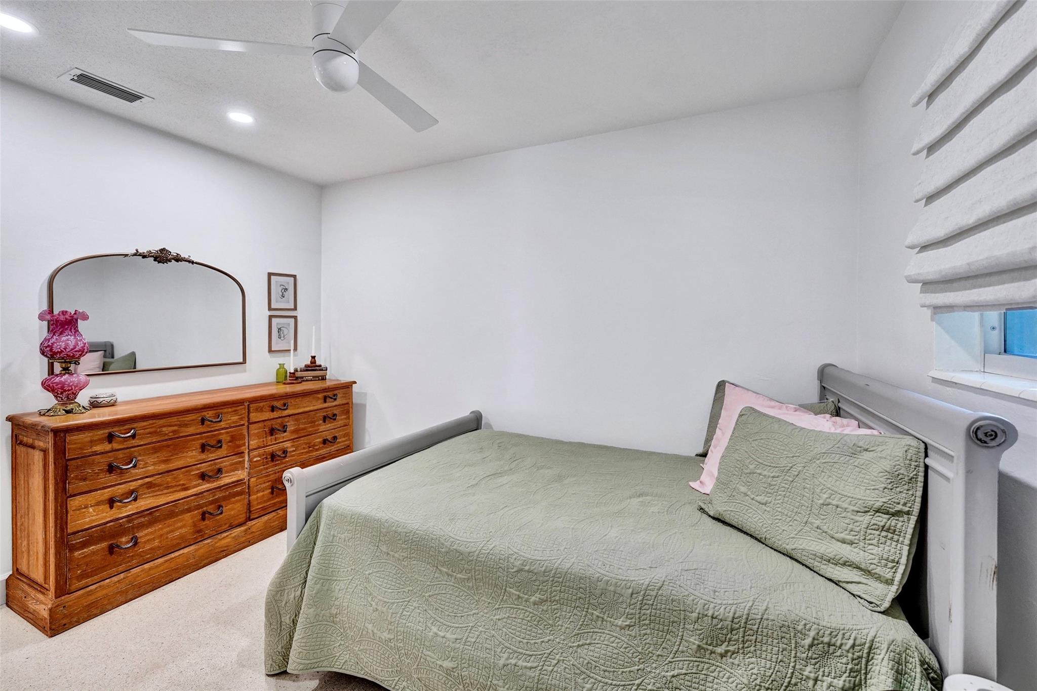 Hollywood Hills 6-22 B - Residential