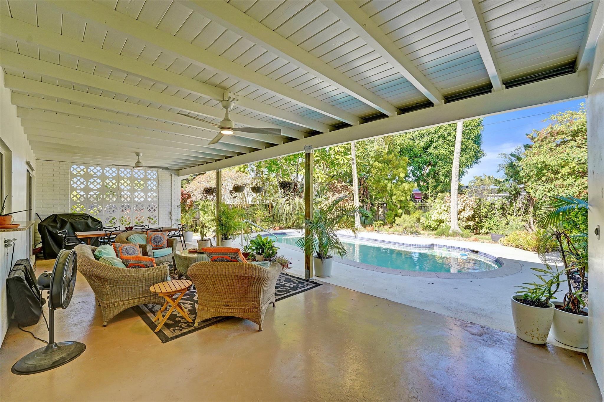 Hollywood Hills 6-22 B - Residential