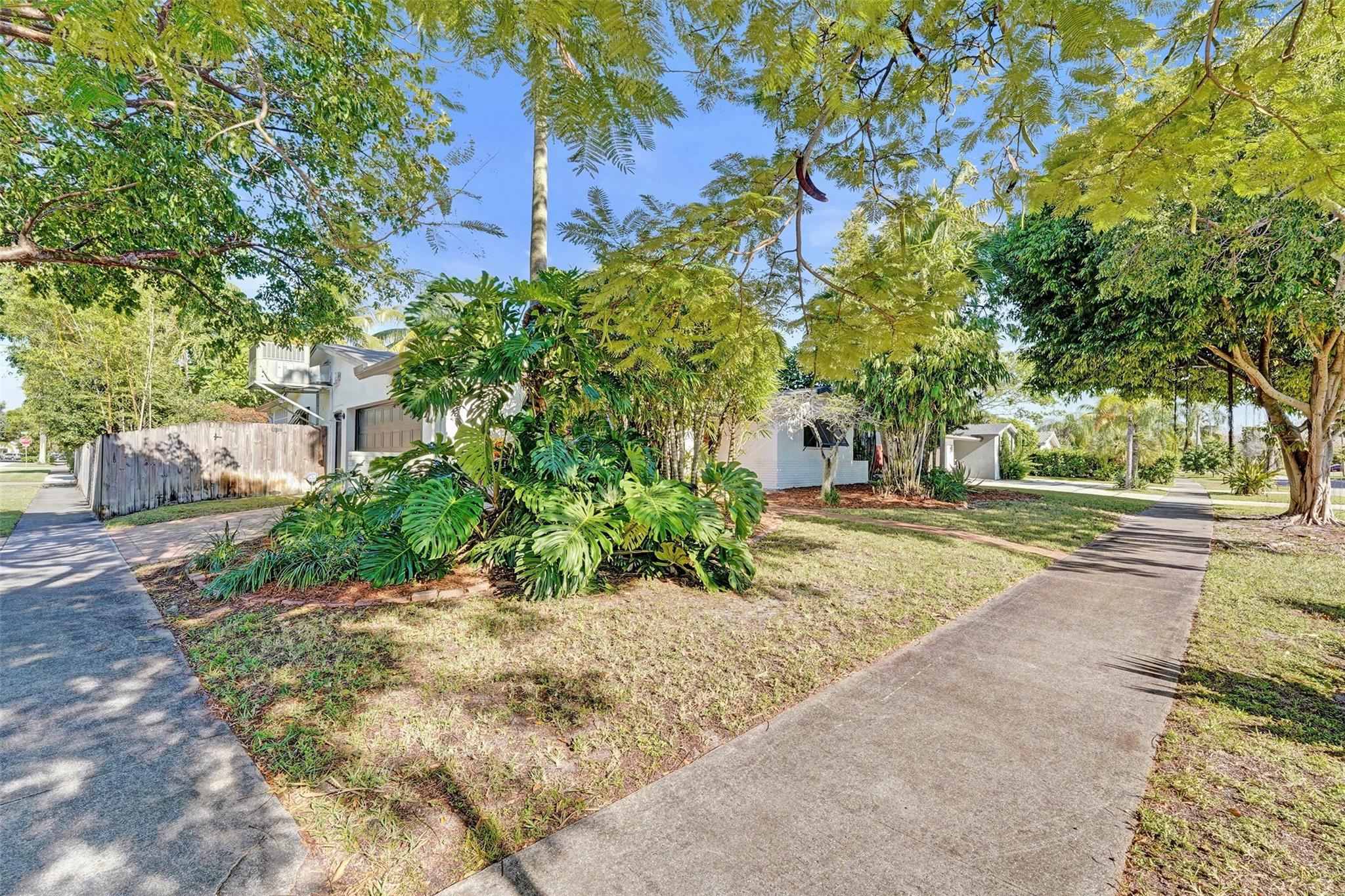 Hollywood Hills 6-22 B - Residential