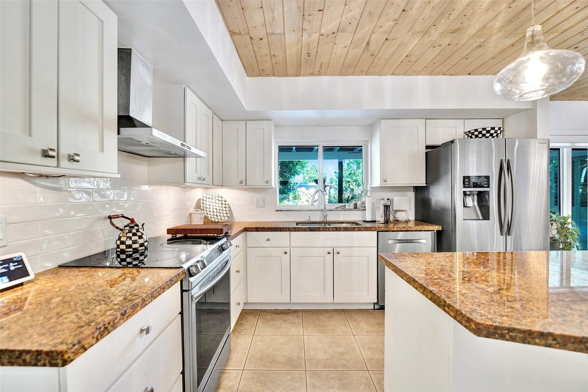 Hollywood Hills 6-22 B - Residential