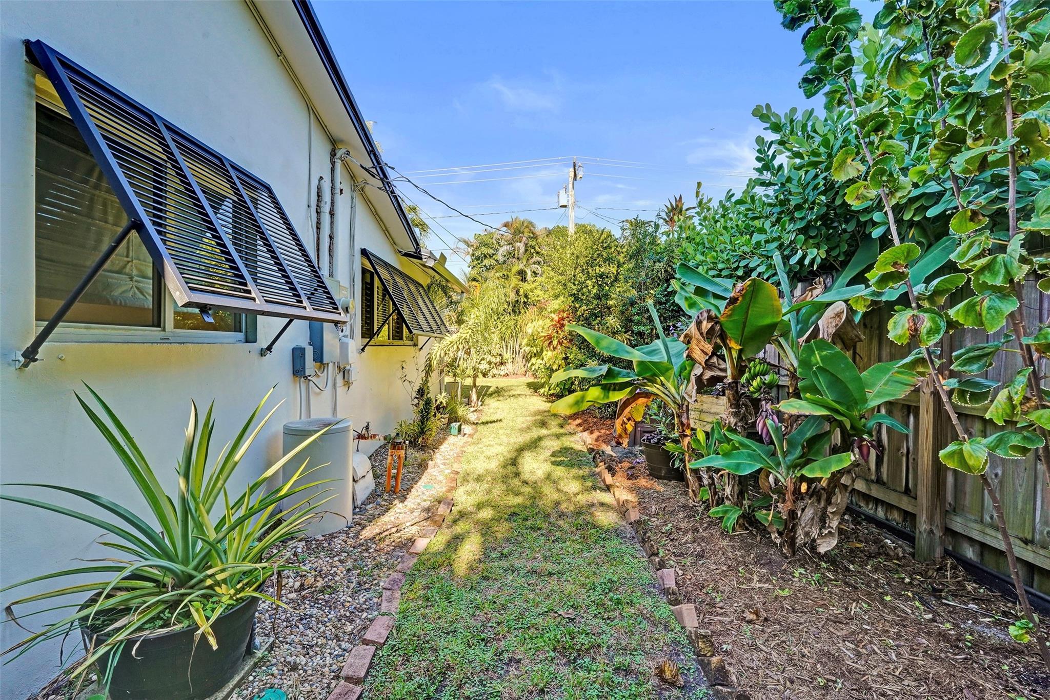 Hollywood Hills 6-22 B - Residential