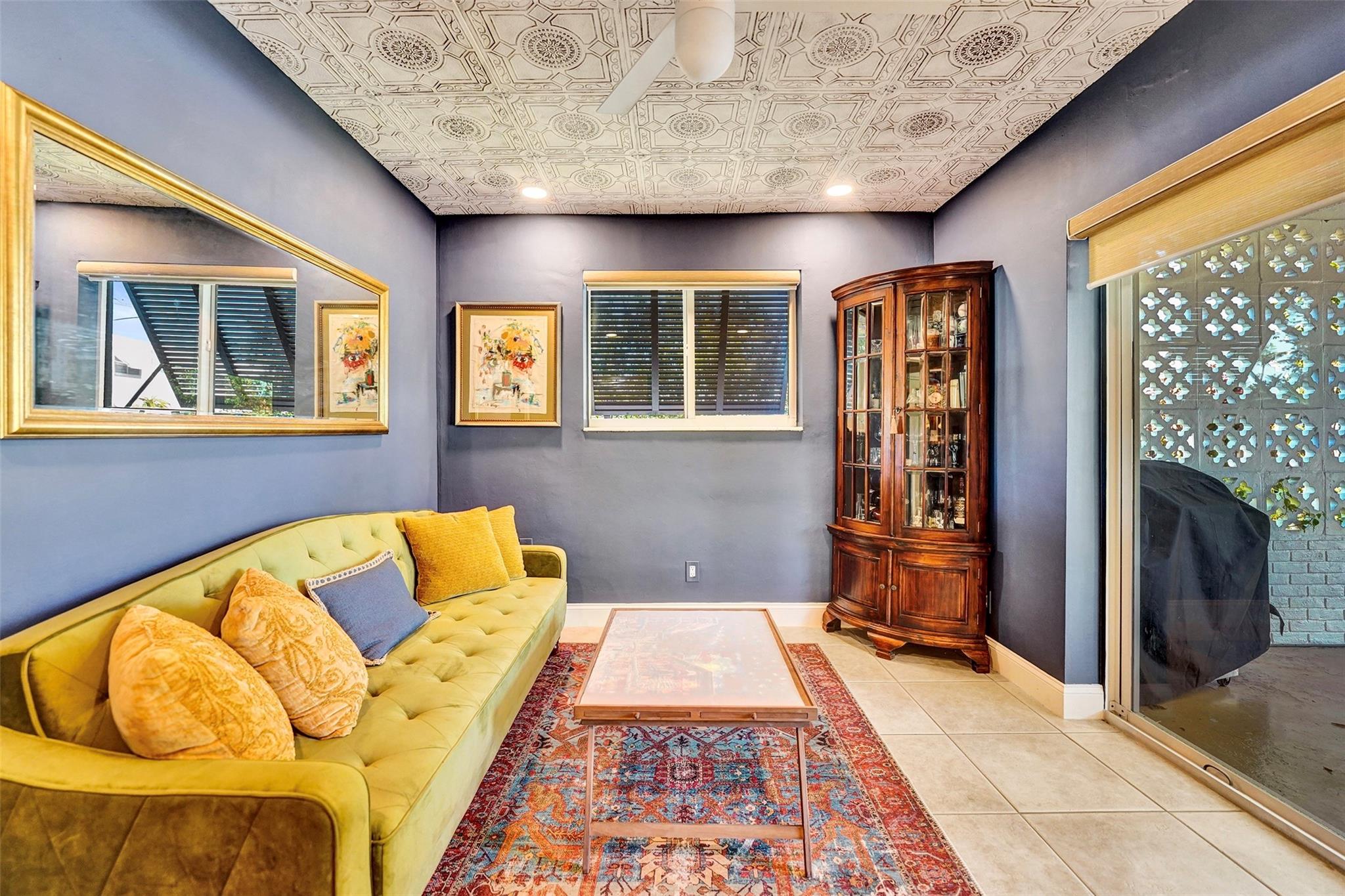 Hollywood Hills 6-22 B - Residential