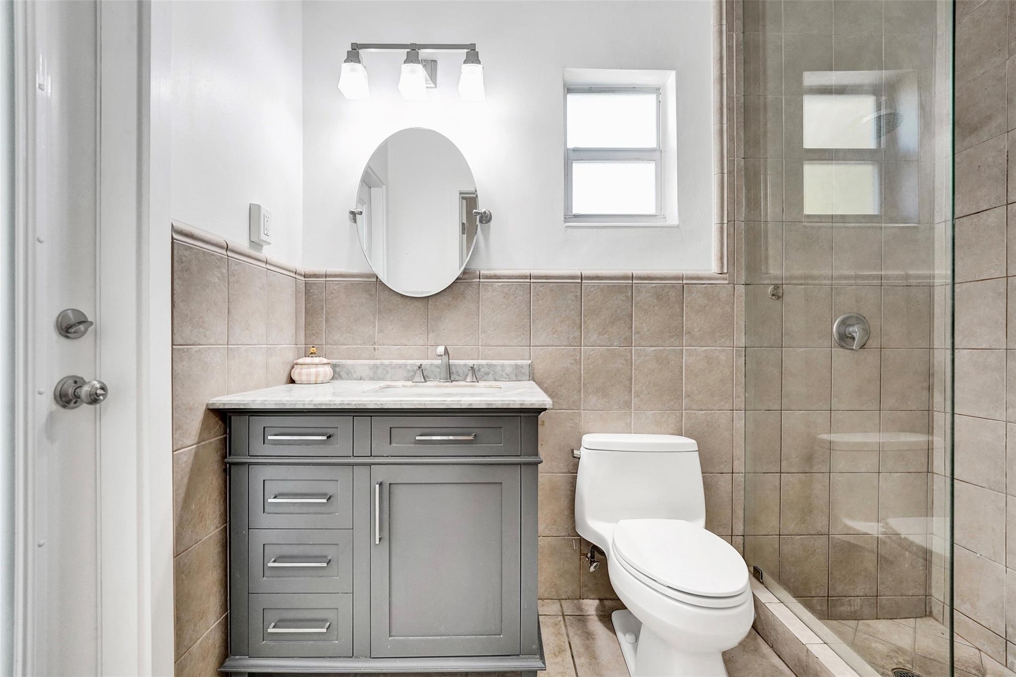 Hollywood Hills 6-22 B - Residential