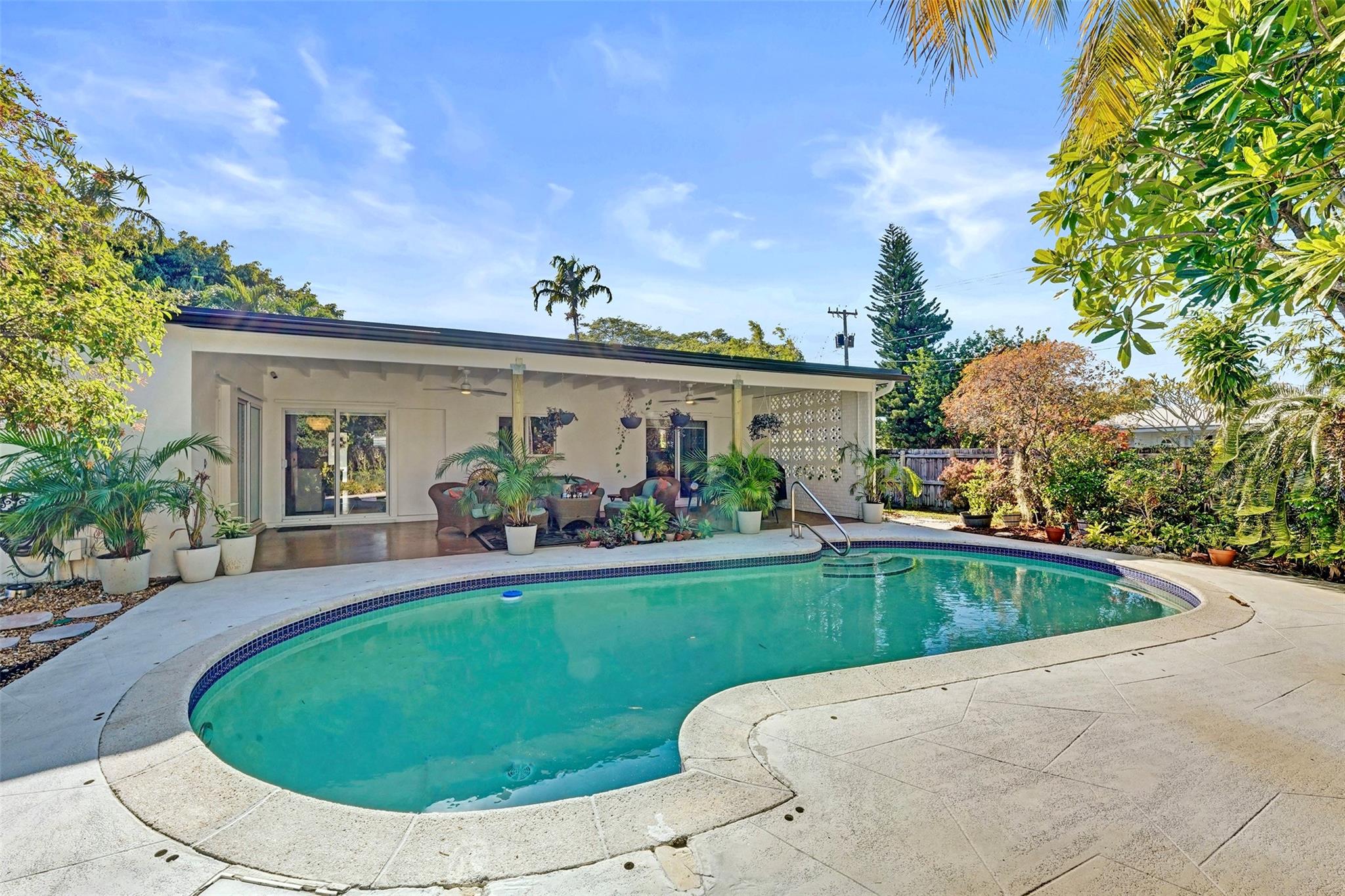 Hollywood Hills 6-22 B - Residential