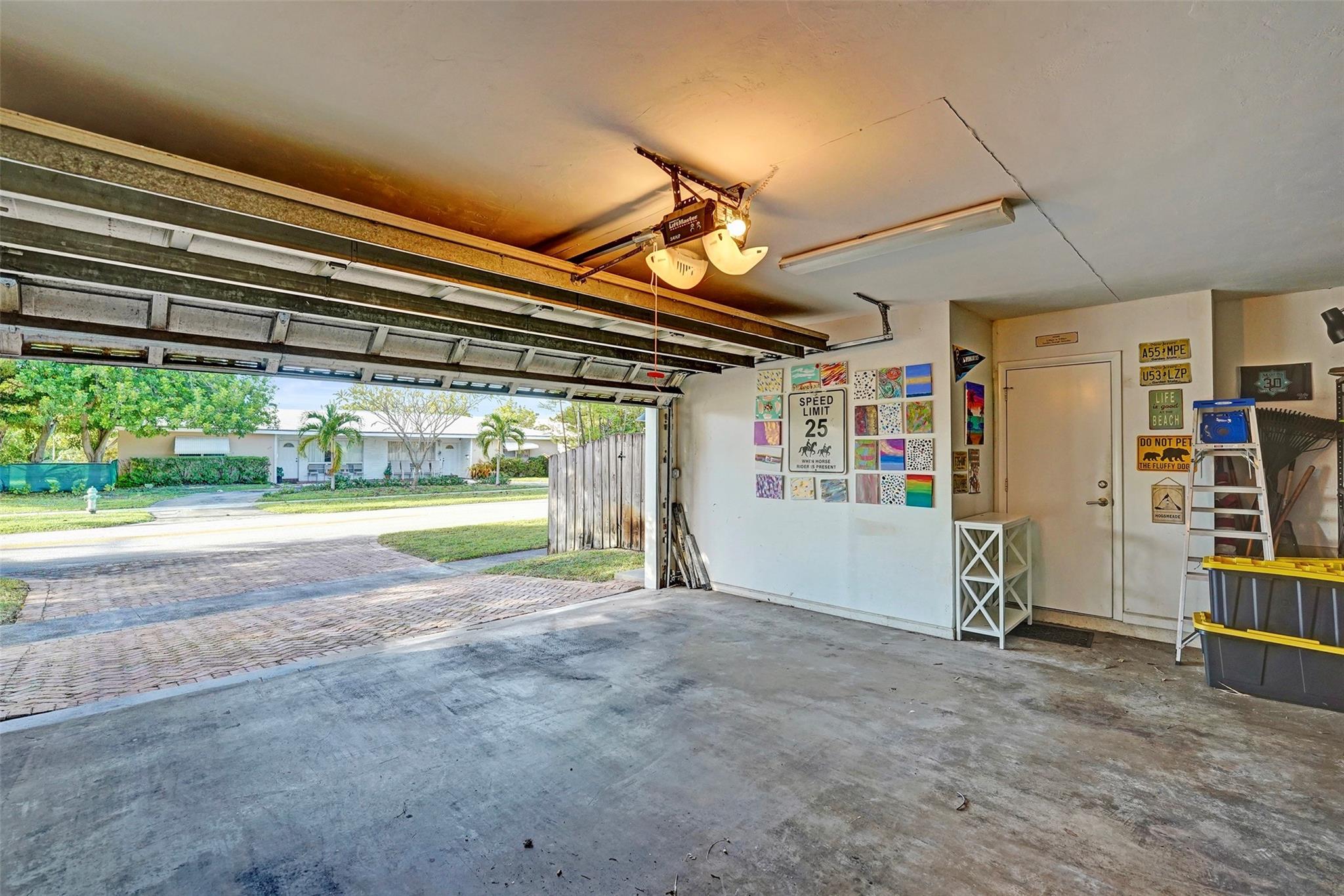 Hollywood Hills 6-22 B - Residential