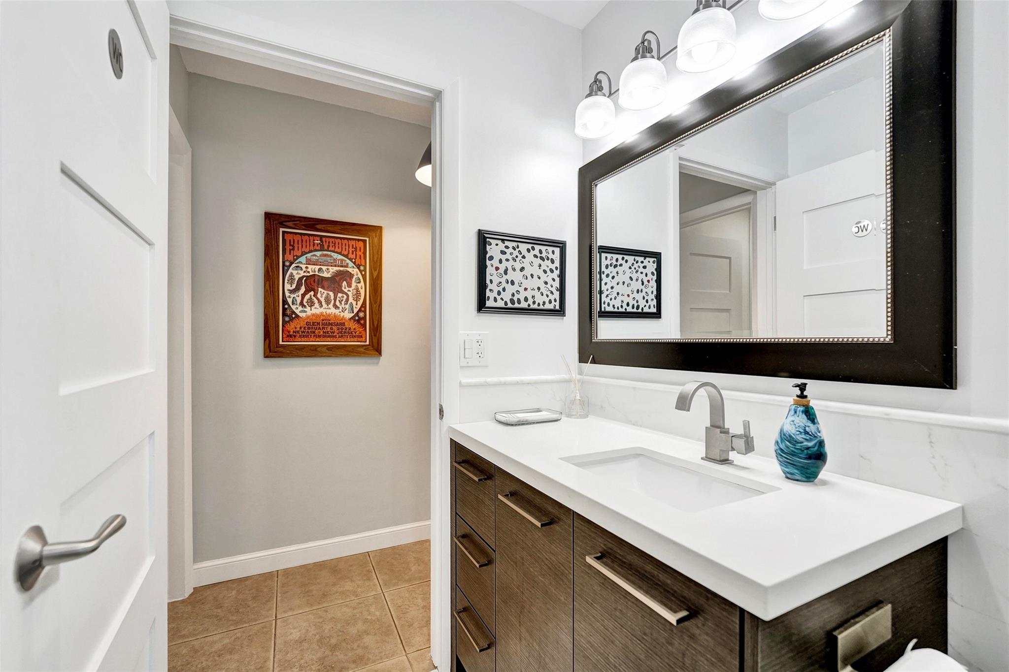 Hollywood Hills 6-22 B - Residential