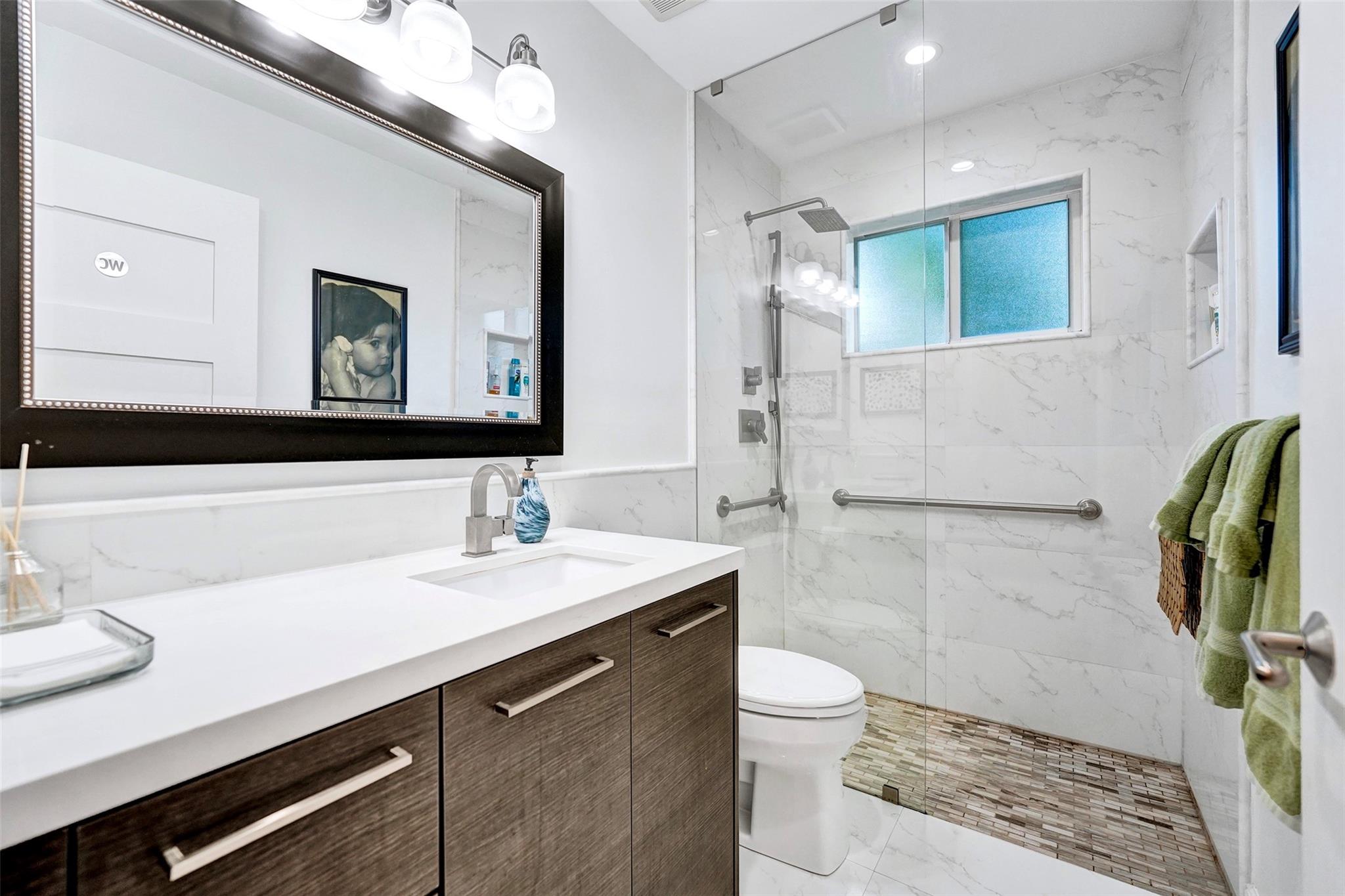 Hollywood Hills 6-22 B - Residential