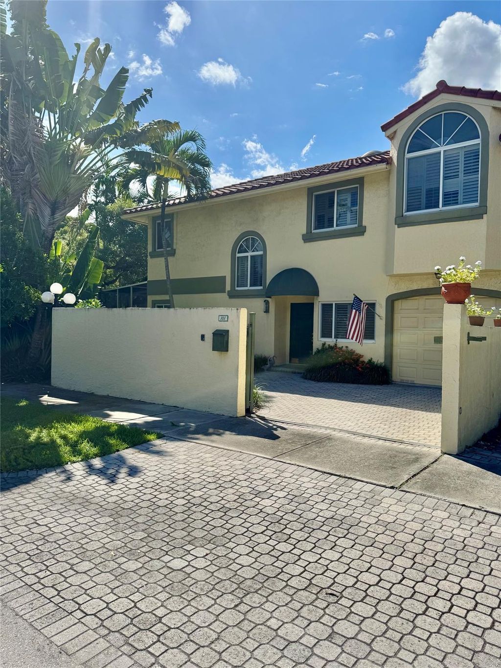 Photo of 101 NE 14th Ave #101, Fort Lauderdale, FL 33301 (MLS # F10532055)