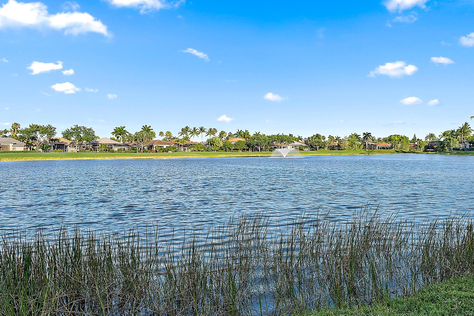IBIS GOLF AND COUNTRY CLUB - Hawk's Landing - Residential