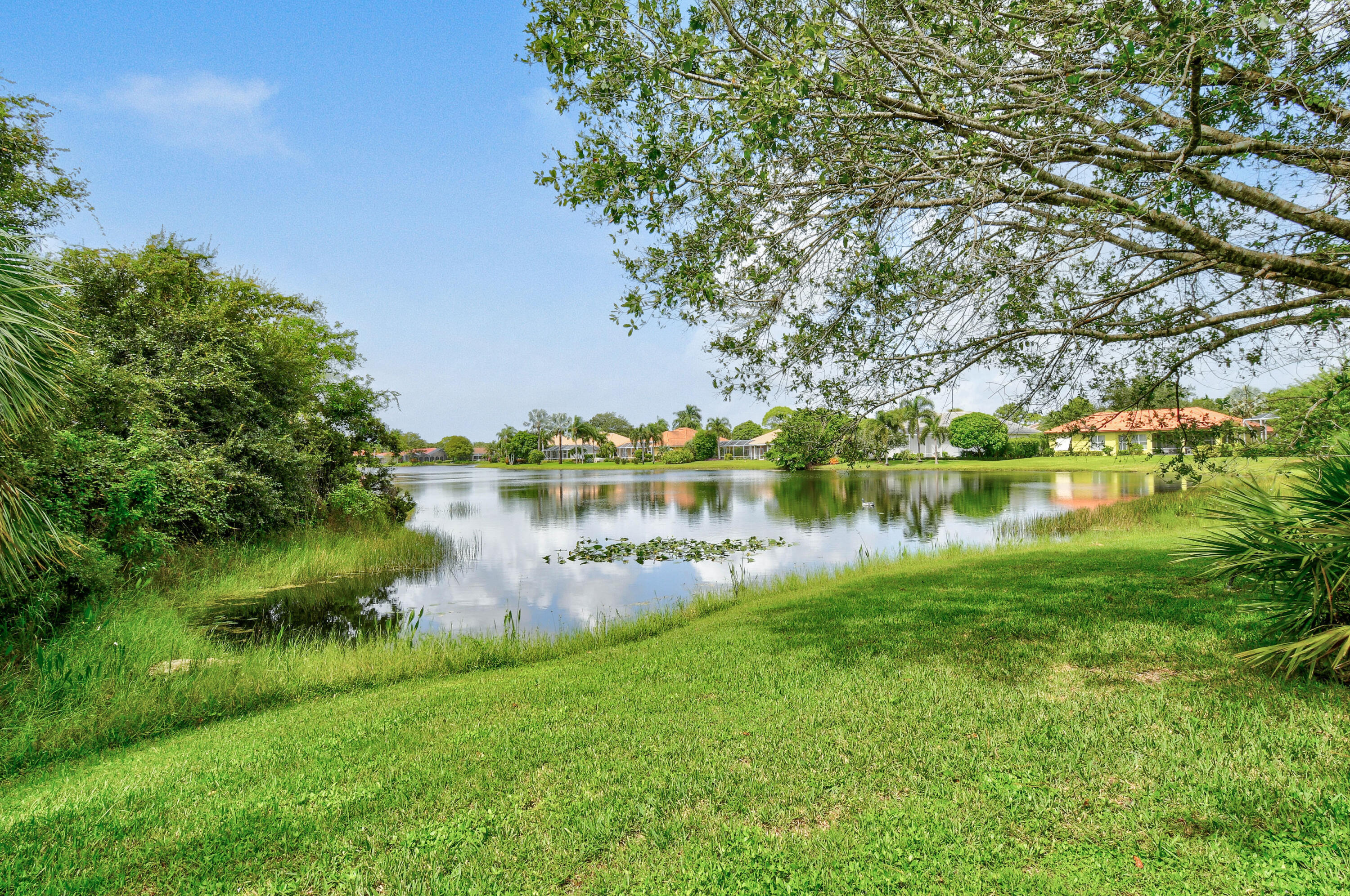 LOST LAKE AT HOBE SOUND - Residential