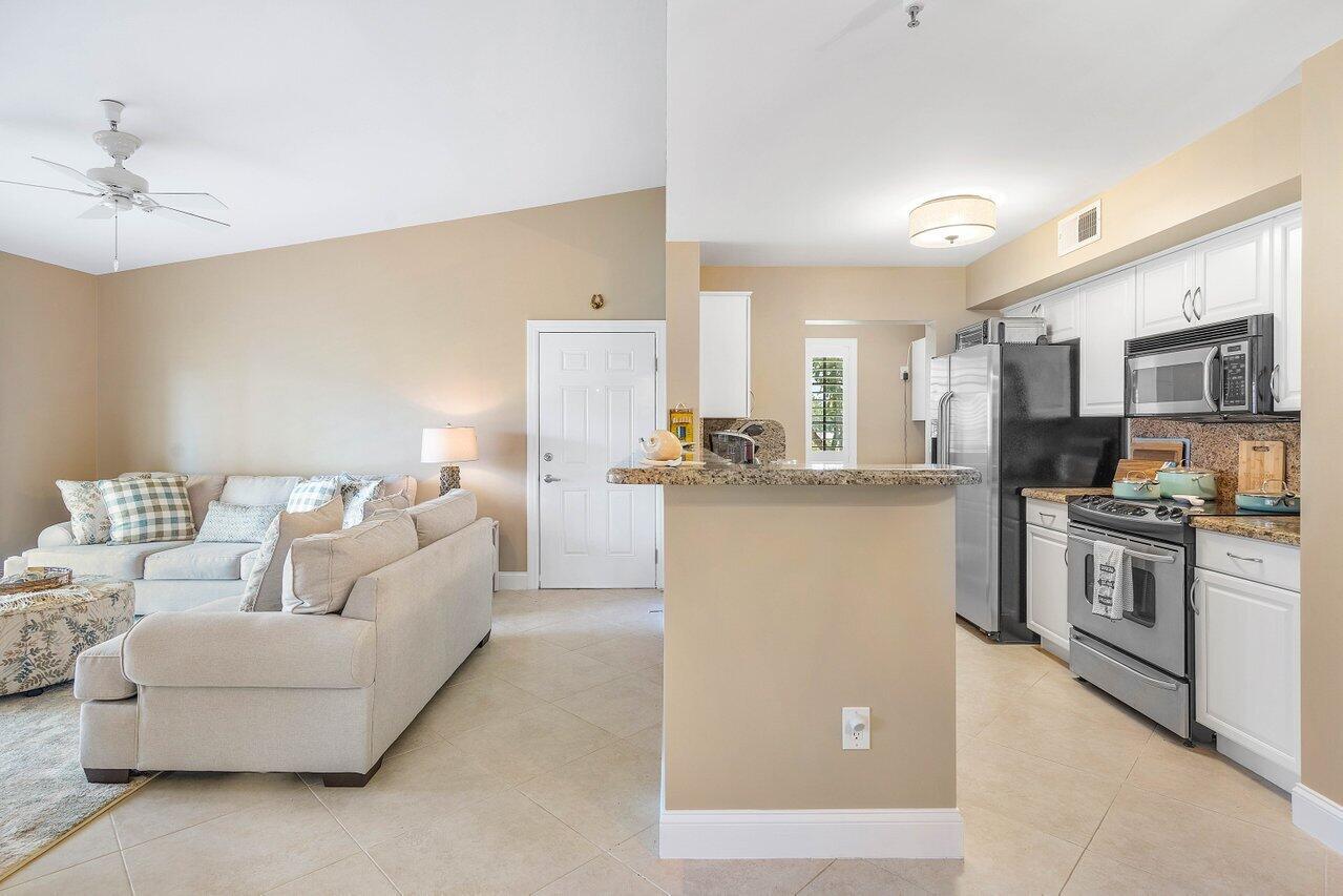 YACHT CLUB ON THE INTRACO - Residential Lease