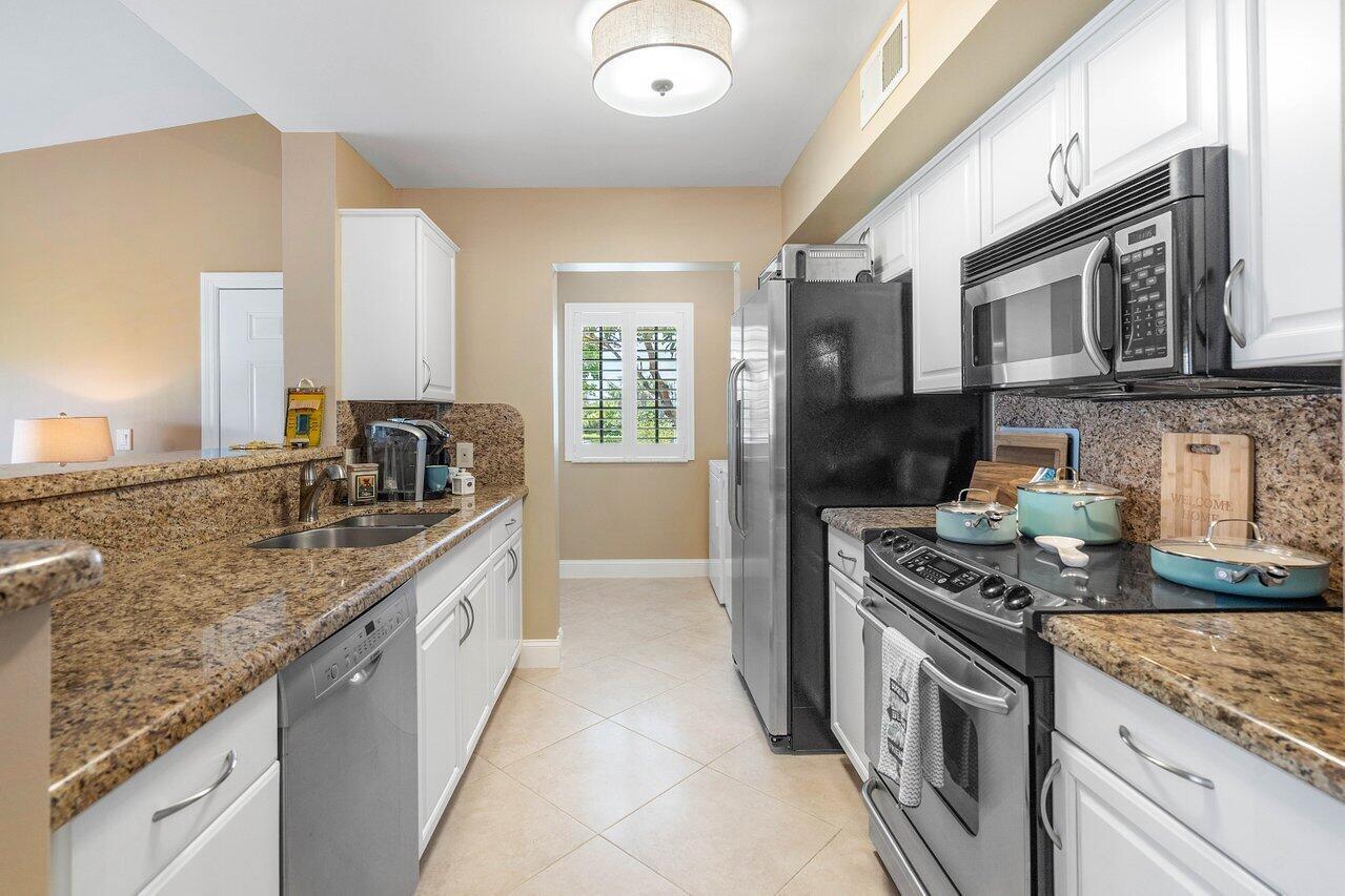 YACHT CLUB ON THE INTRACO - Residential Lease