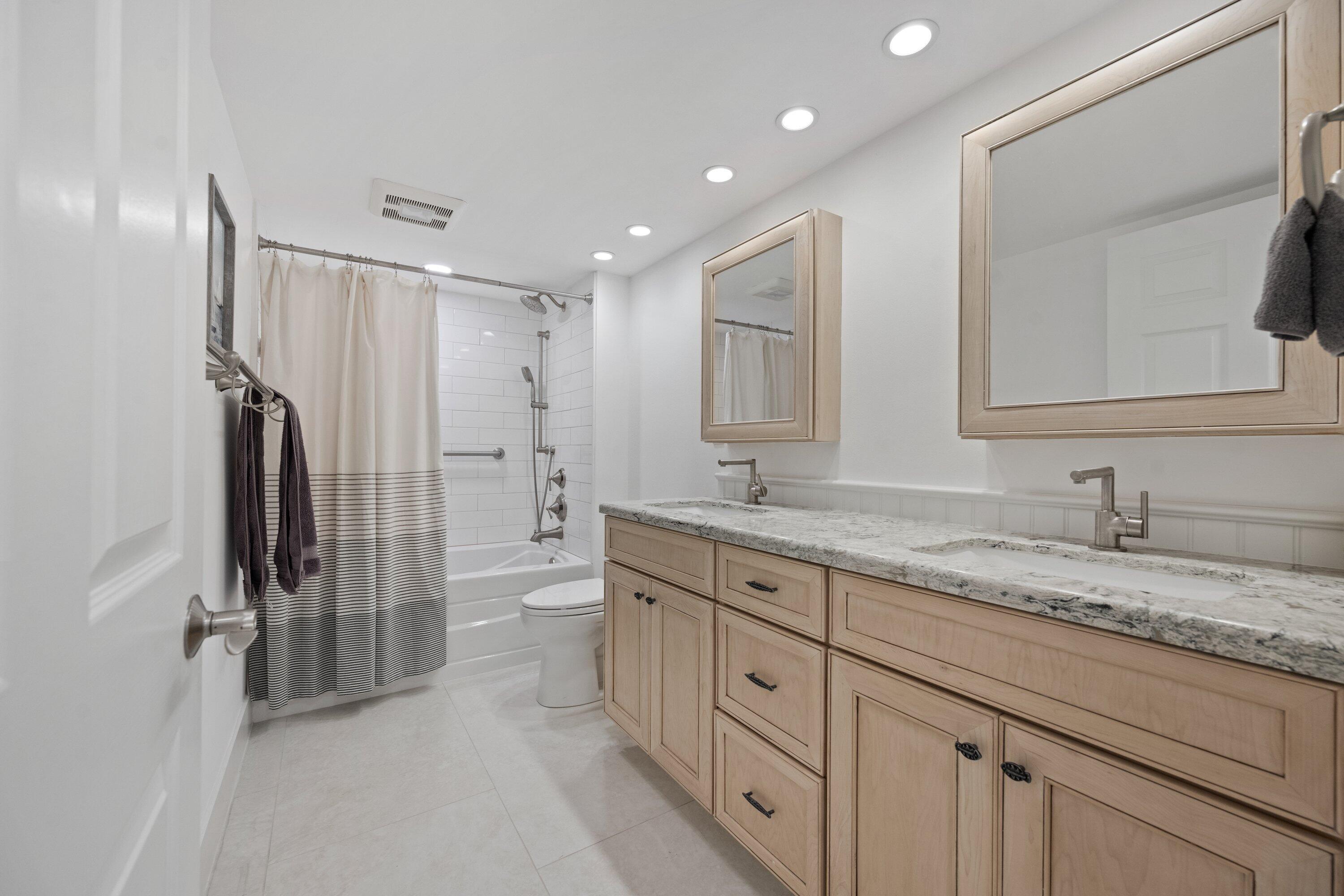 WEST BAY AT JONATHANS LANDING CONDO - Residential