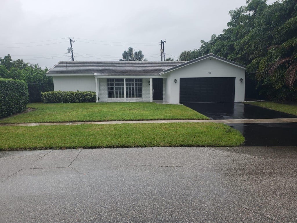 Photo of 1368 SW 13TH Street, Boca Raton, FL 33486 (MLS # B26083109)