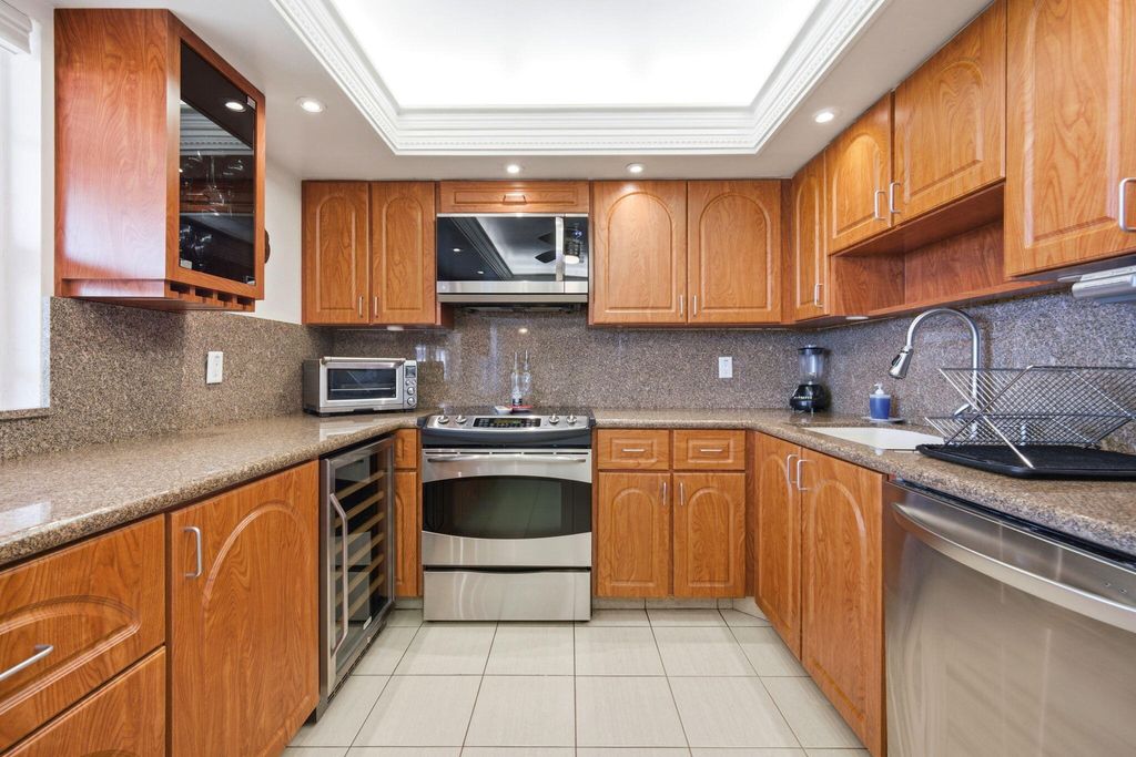 Photo of 3507 Oaks Way #911, Pompano Beach, FL 33069 (MLS # R11165837)