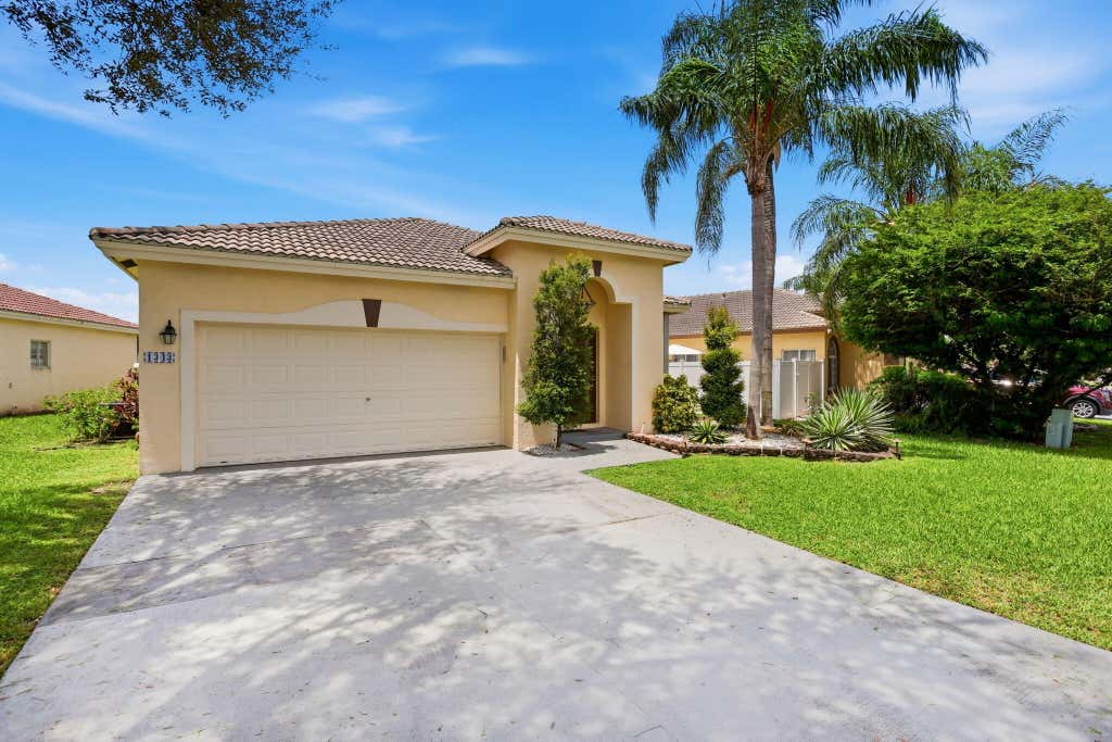 Photo of 1343 SW 44TH Terrace, Deerfield Beach, FL 33442 (MLS # B26061671)
