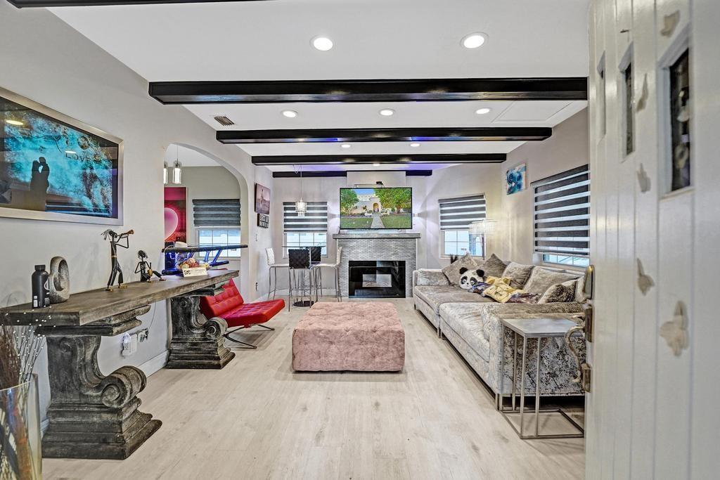 Hollywood 1-21 B - Residential Lease