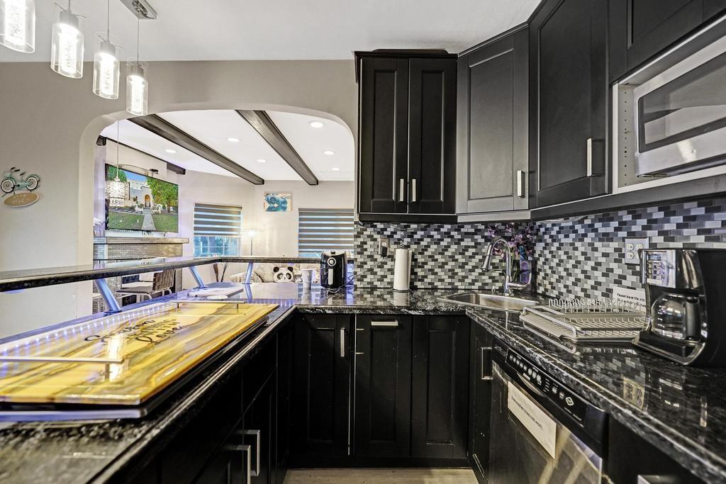 Hollywood 1-21 B - Residential Lease