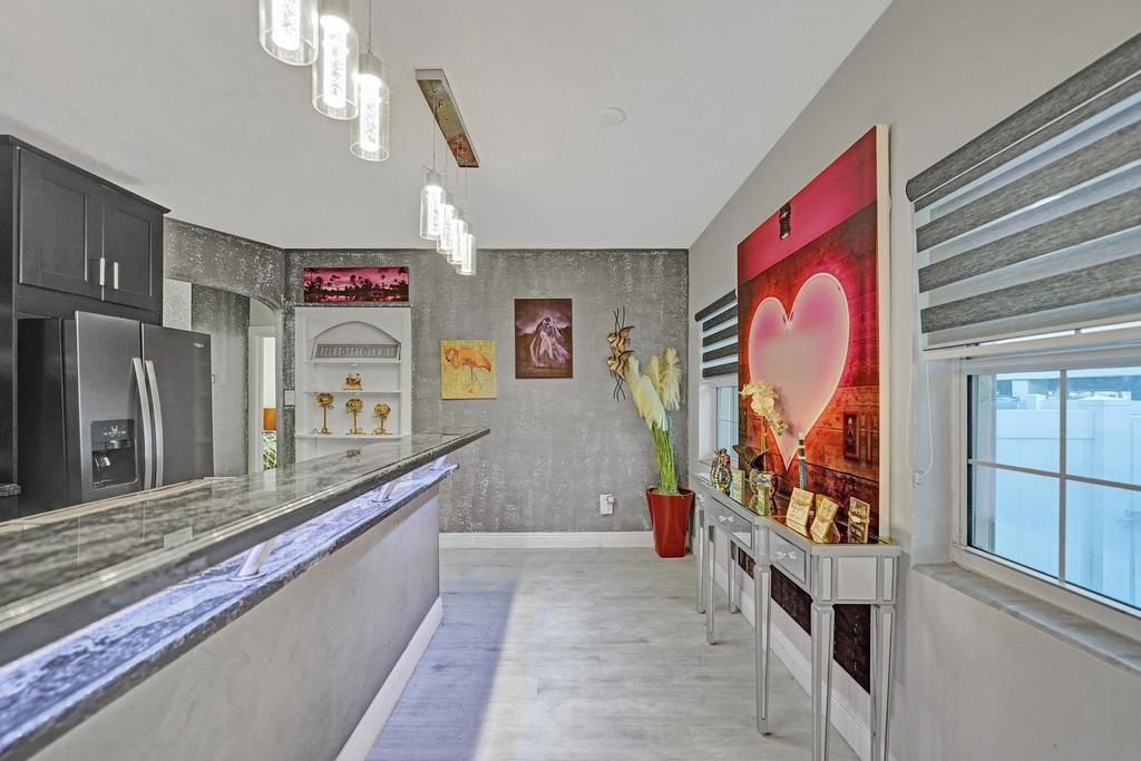 Hollywood 1-21 B - Residential Lease