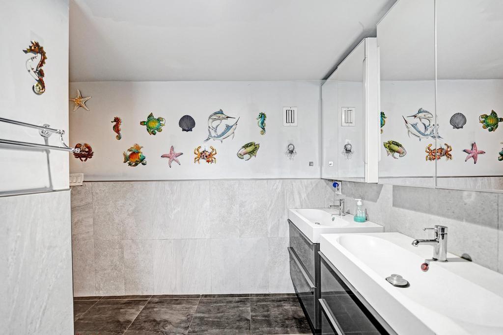 Hollywood 1-21 B - Residential Lease