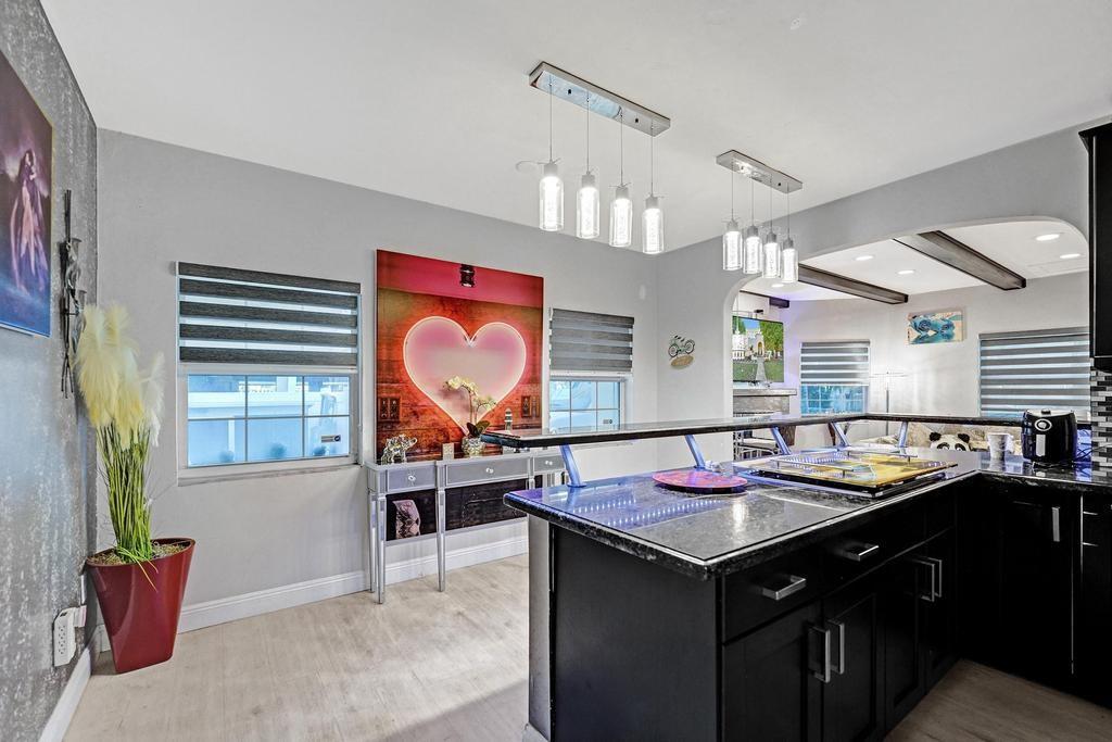 Hollywood 1-21 B - Residential Lease