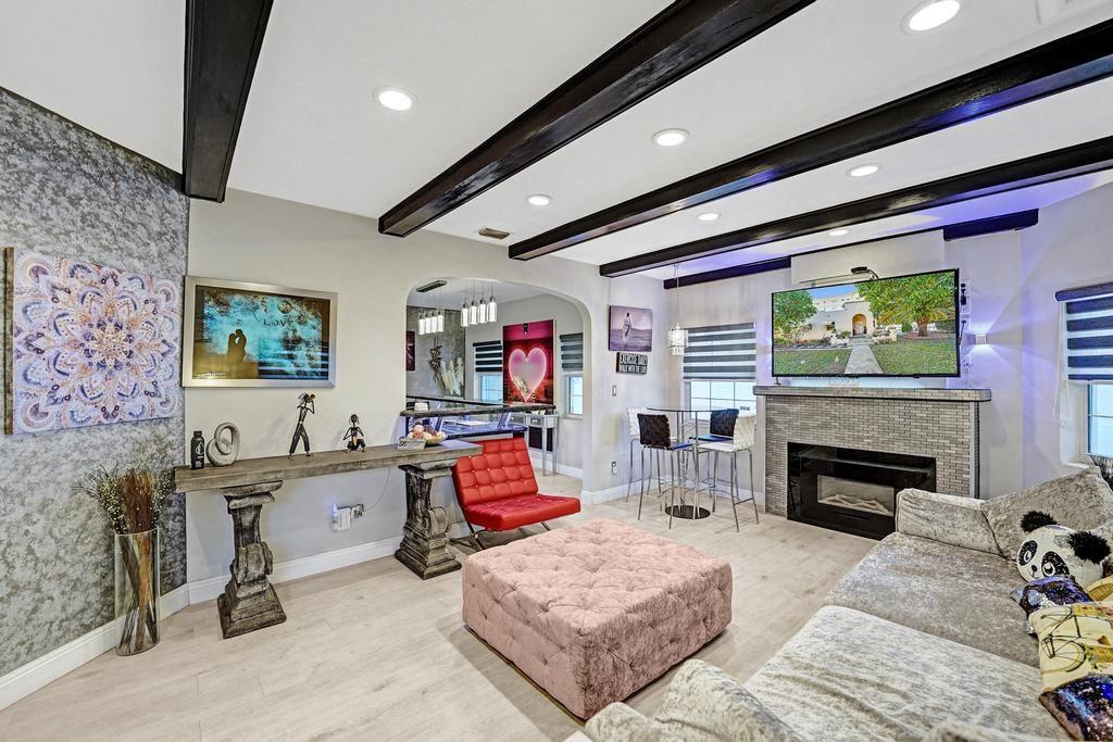 Hollywood 1-21 B - Residential Lease