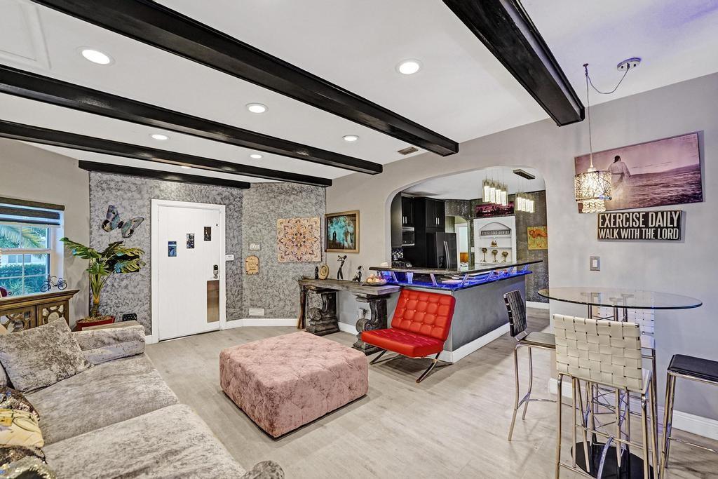 Hollywood 1-21 B - Residential Lease