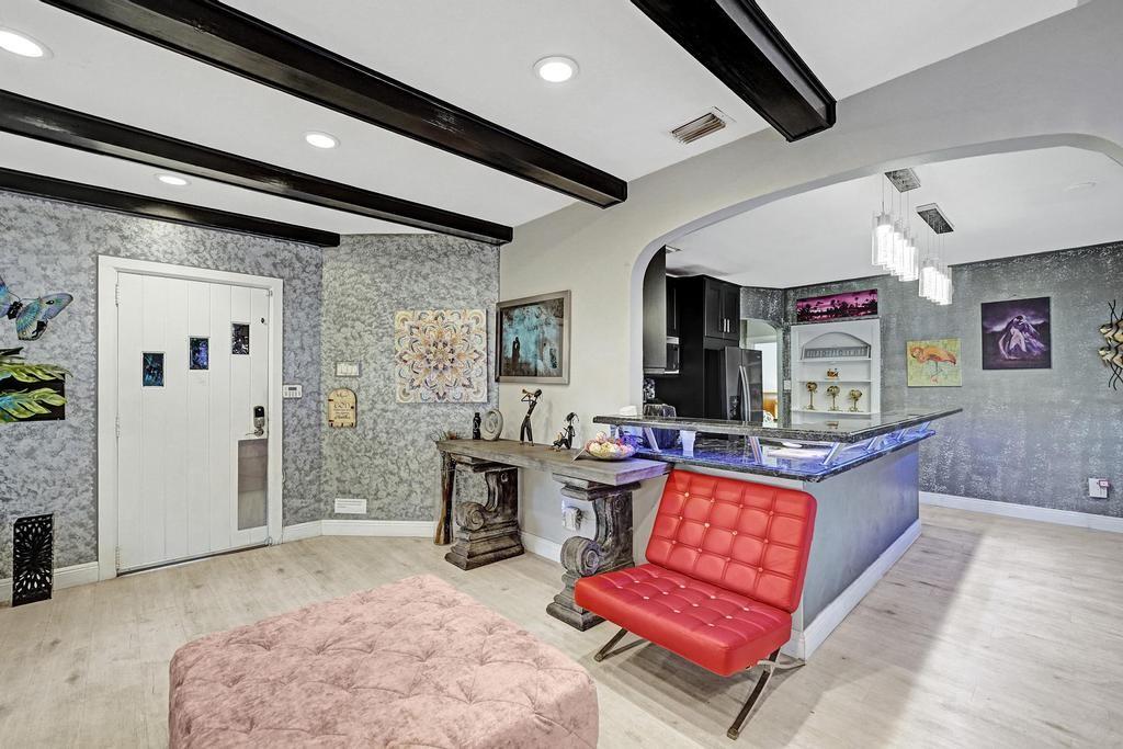 Hollywood 1-21 B - Residential Lease